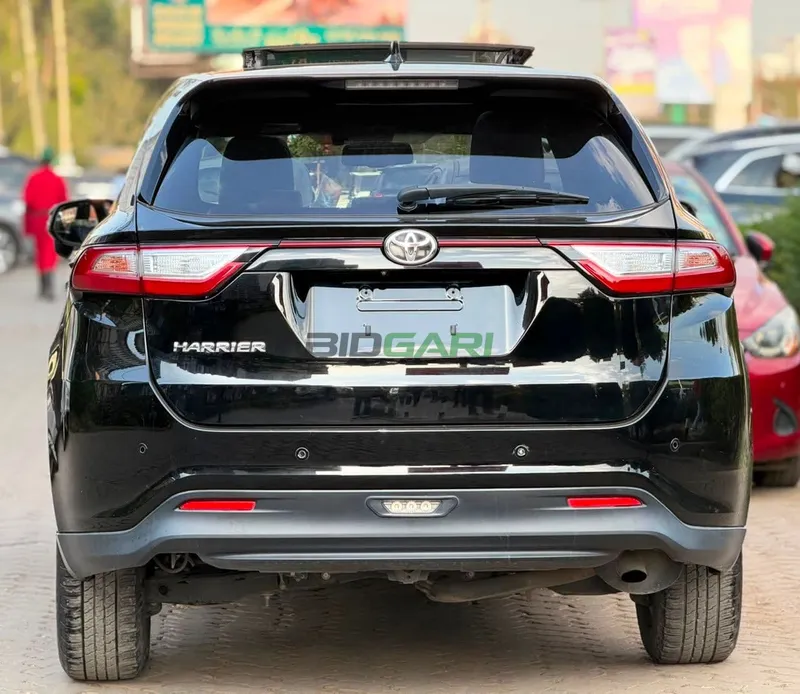2019 Toyota Harrier Petrol SUV, photo 4