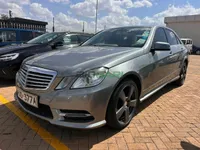 2014 Mercedes-Benz E200 Petrol Sedan, photo 2
