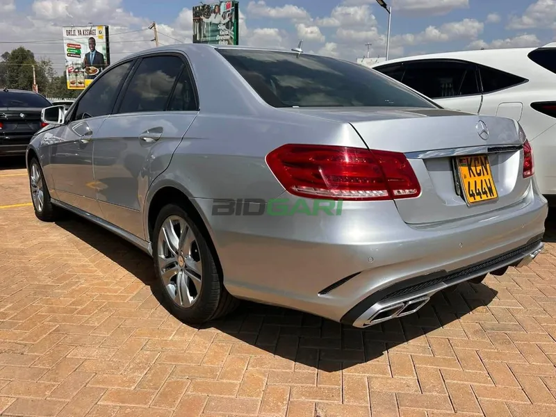 2011 Mercedes-Benz E250 Petrol Sedan, photo 4