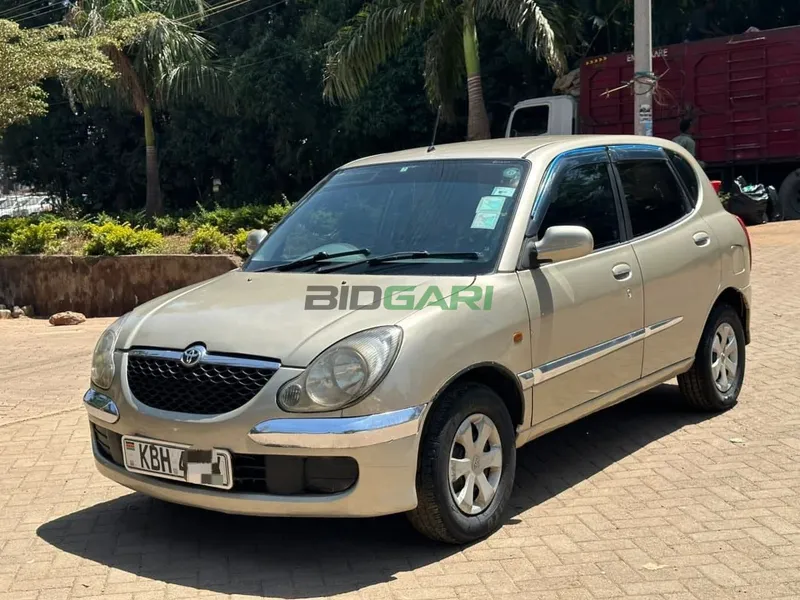 2001 Toyota Duet 1.3L Petrol Hatchback, photo 2