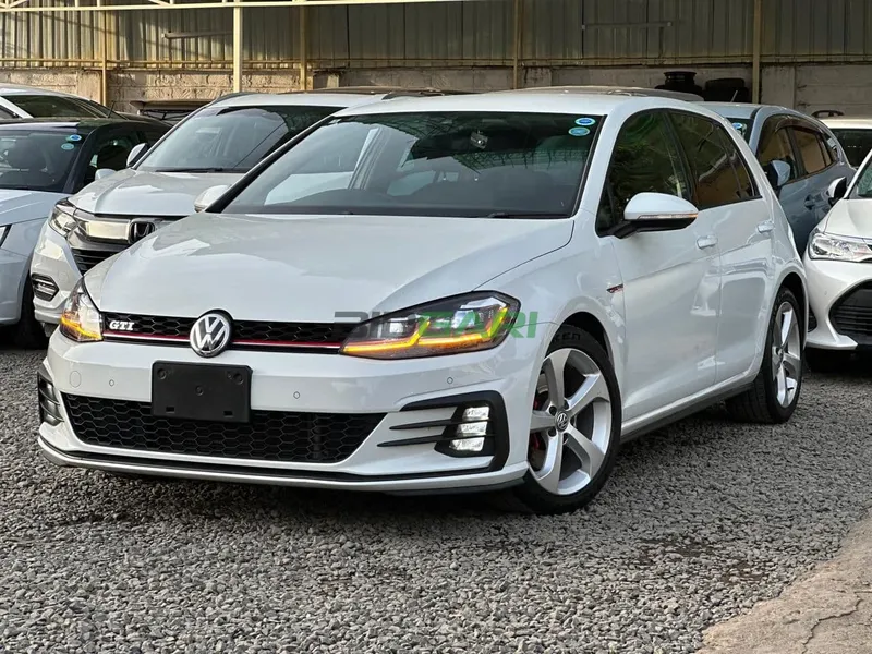 2018 Volkswagen Golf GTI 2L Petrol Hatchback, photo 4
