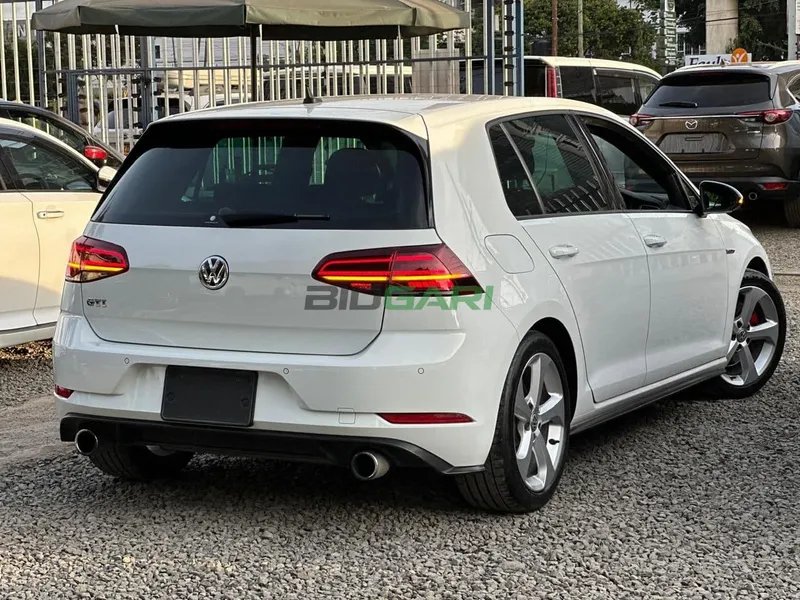 2018 Volkswagen Golf GTI 2L Petrol Hatchback, photo 5