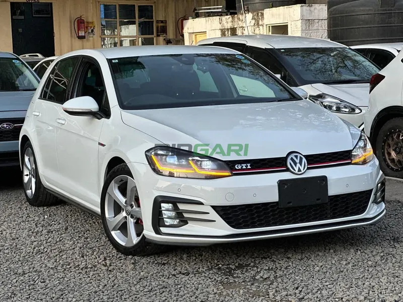 2018 Volkswagen Golf GTI 2L Petrol Hatchback, photo 2