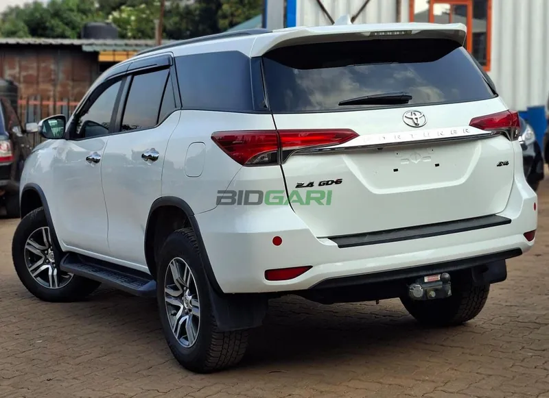 2019 Toyota Fortuner 2.4L Diesel SUV, photo 4