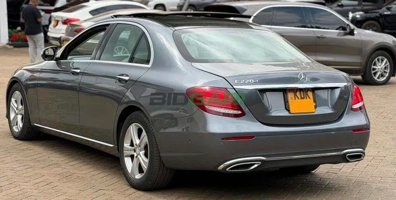 2016 Mercedes-Benz E220d 2.1L Diesel Sedan, photo 3