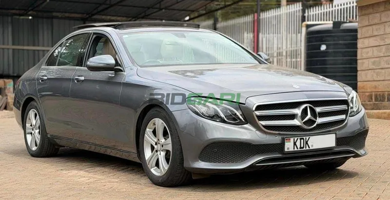 2016 Mercedes-Benz E220d 2.1L Diesel Sedan, photo 2