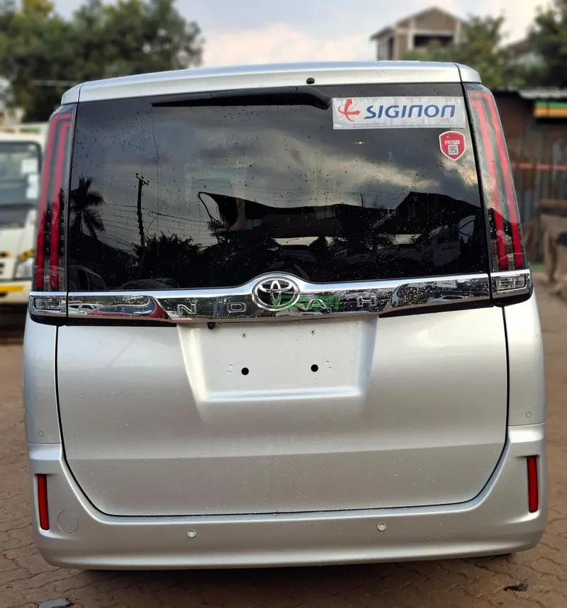 2019 Toyota Noah Non hybrid Engine 2L Petrol MPV, photo 3
