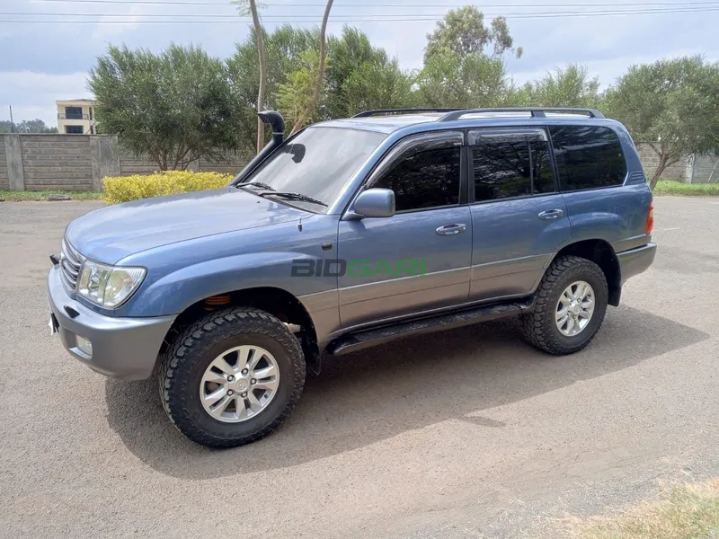 2002 Toyota Land Cruiser 100 Series 4.2L Diesel SUV, photo 2