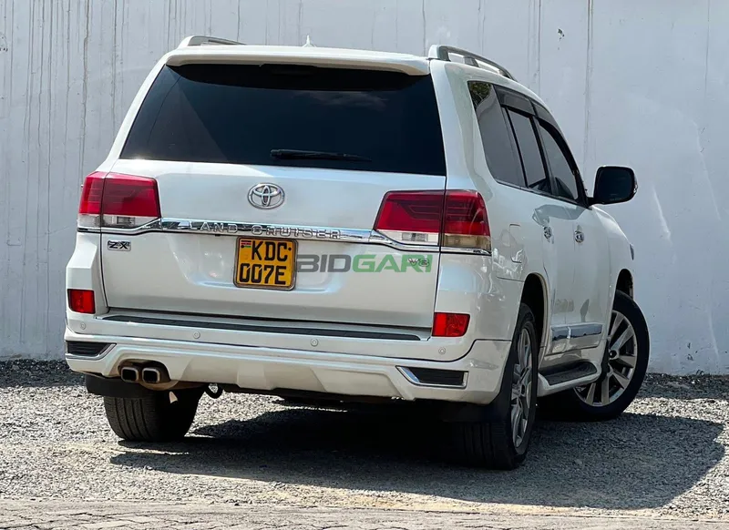2014 Toyota Land Cruiser V8 ZX 4.6L Petrol SUV, photo 3