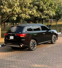 2017 Mitsubishi Outlander Phev 2L Petrol SUV, photo 2