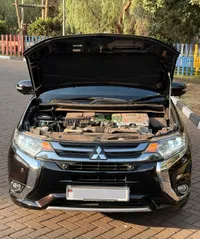 2017 Mitsubishi Outlander Phev 2L Petrol SUV, photo 4