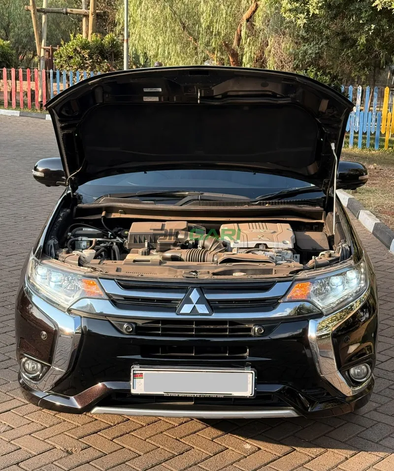 2017 Mitsubishi Outlander Phev 2L Petrol SUV, photo 4