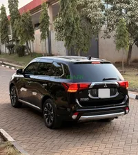 2017 Mitsubishi Outlander Phev 2L Petrol SUV, photo 3