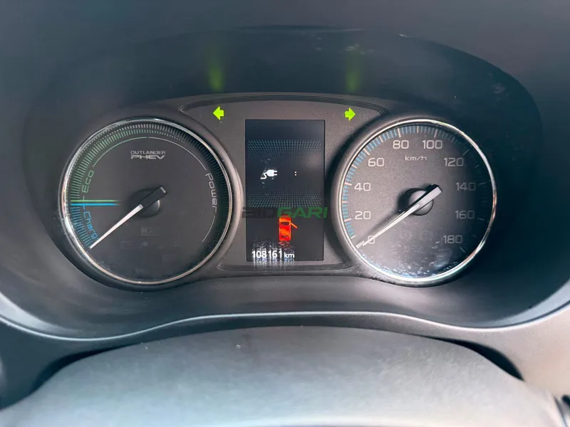 2017 Mitsubishi Outlander Phev 2L Petrol SUV, photo 6