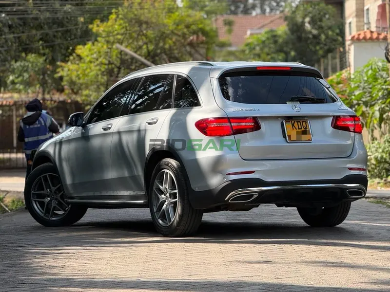 2017 Mercedes-Benz GLC220d 4MATIC 2.2L Diesel SUV, photo 4