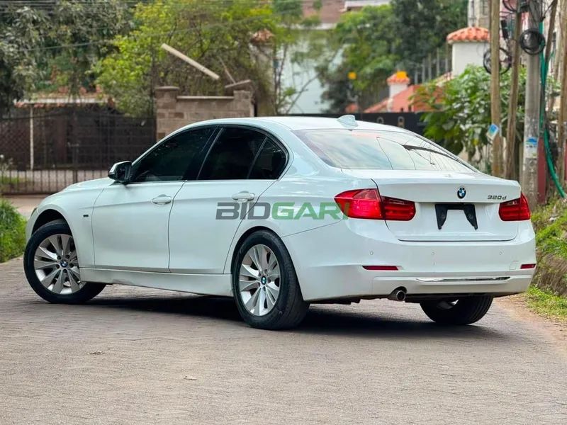 2014 BMW 320d 2L Diesel Sedan, photo 4