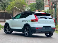2019 Volvo XC40 T4 R-DESIGN 2L Petrol SUV, photo 3