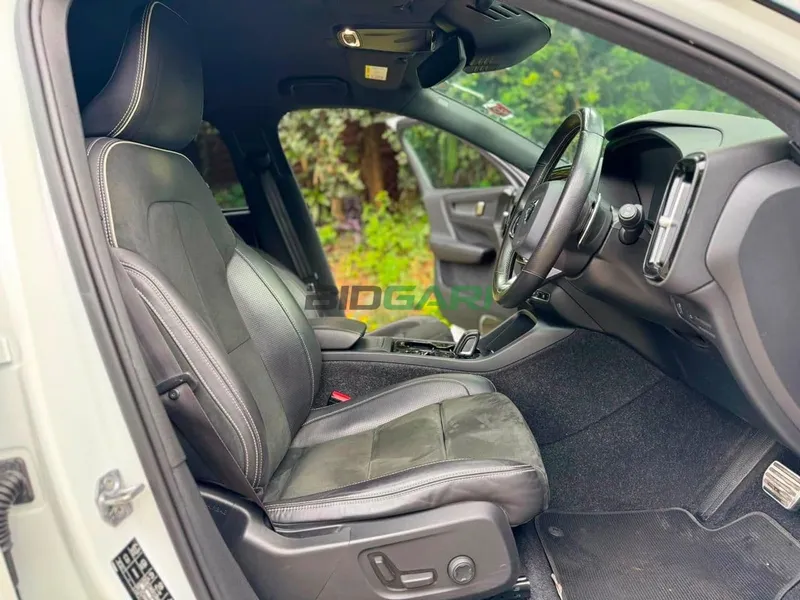 2019 Volvo XC40 T4 R-DESIGN 2L Petrol SUV, photo 5