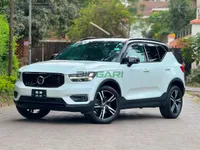 2019 Volvo XC40 T4 R-DESIGN 2L Petrol SUV, photo 2