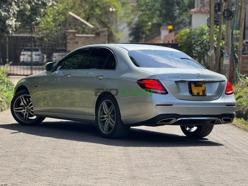 2019 Mercedes-Benz E350e 2L Hybrid Sedan, photo 4