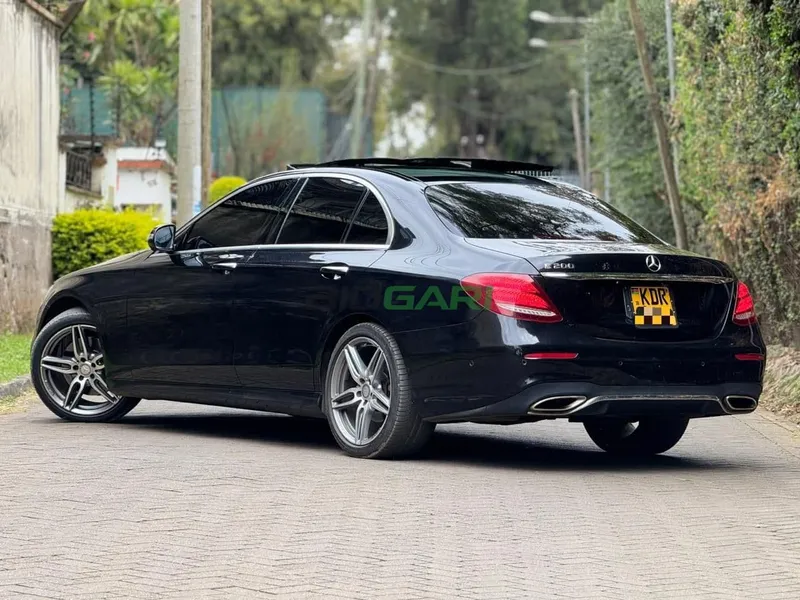 2017 Mercedes-Benz E200 2L Petrol Sedan, photo 4