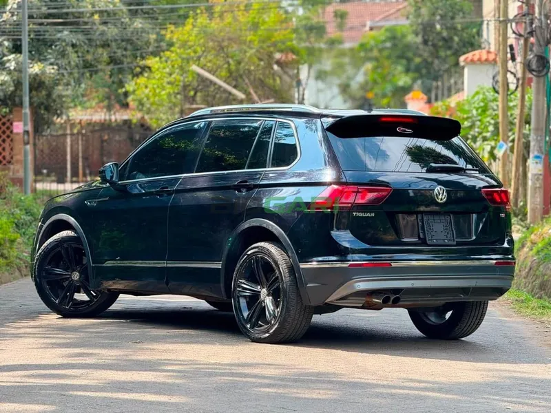 2017 Volkswagen Tiguan 1.4L Petrol SUV, photo 2