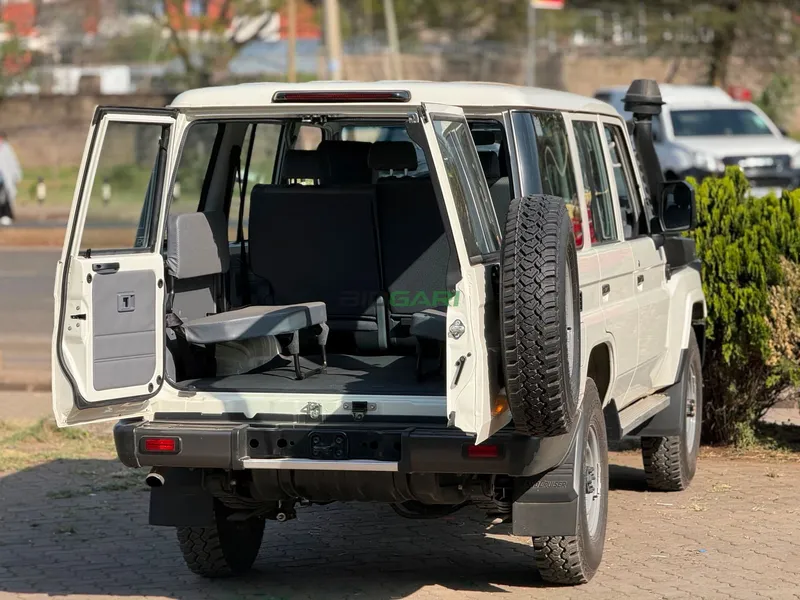2024 Toyota Land Cruiser 76 Series Hard Body 4.2L Diesel SUV, photo 6