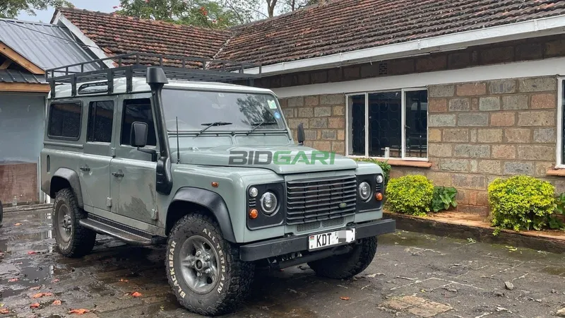2007 Land Rover Defender 2.4L Diesel SUV, photo 2