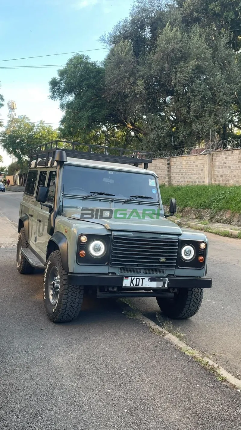 2007 Land Rover Defender 2.4L Diesel SUV, photo 3