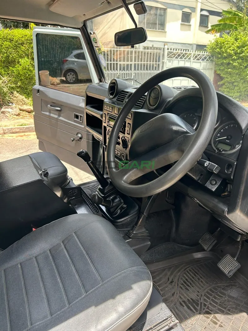 2007 Land Rover Defender 2.4L Diesel SUV, photo 4