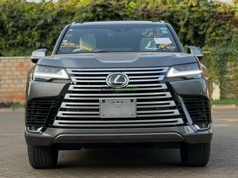 2023 Lexus LX600 3.5L Petrol SUV, photo 2