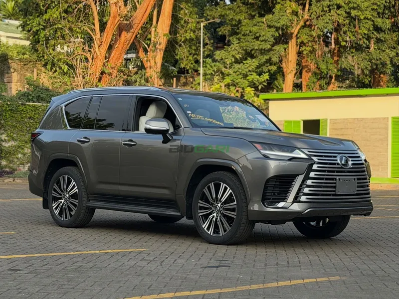 2023 Lexus LX600 3.5L Petrol SUV, photo 3