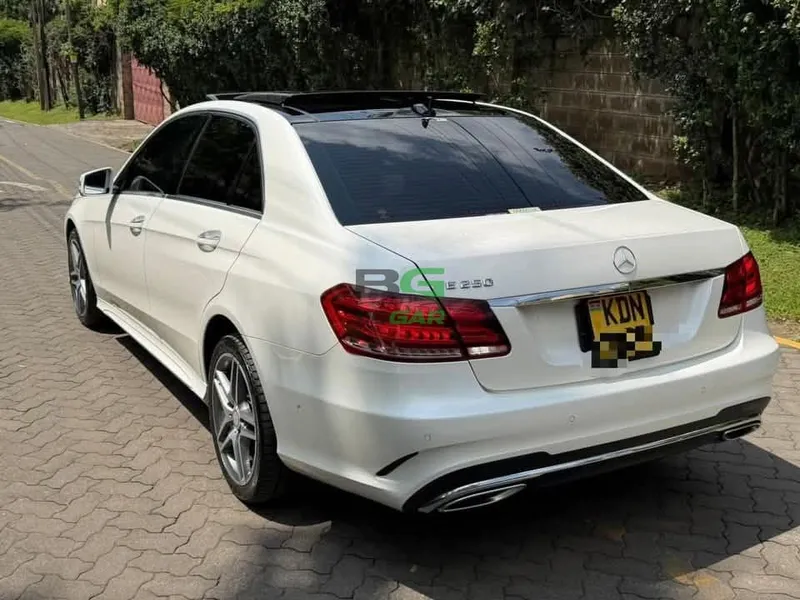 2015 Mercedes-Benz E250 2L Petrol Sedan, photo 3