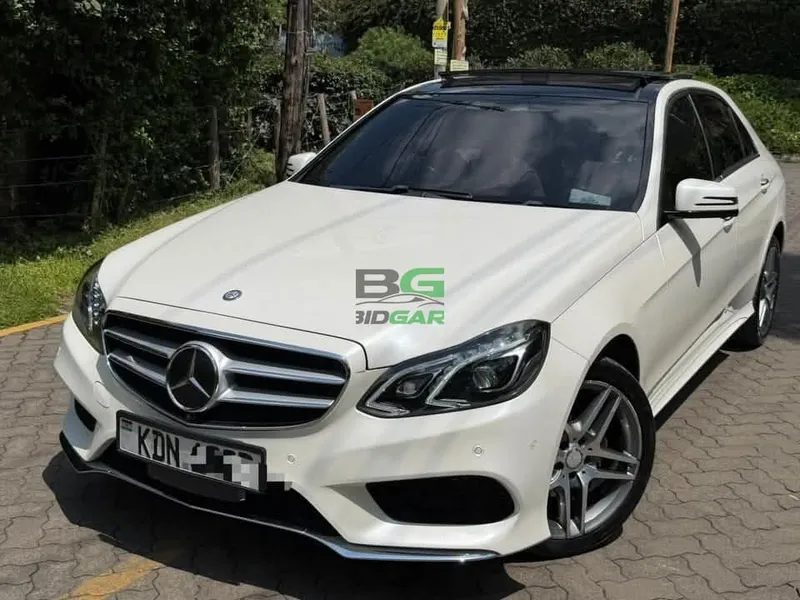 2015 Mercedes-Benz E250 2L Petrol Sedan, photo 2