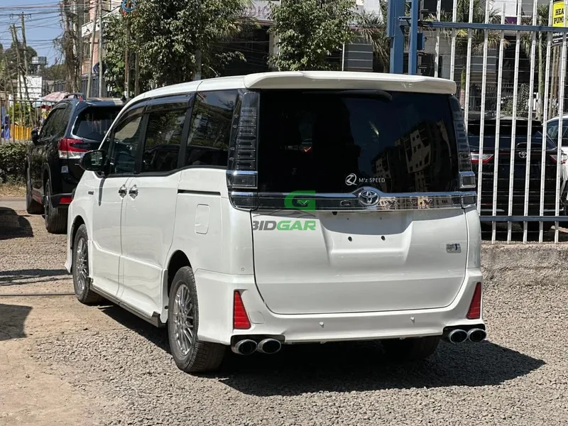 2019 Toyota Voxy Hybrid 1.8L Hybrid MPV, photo 3