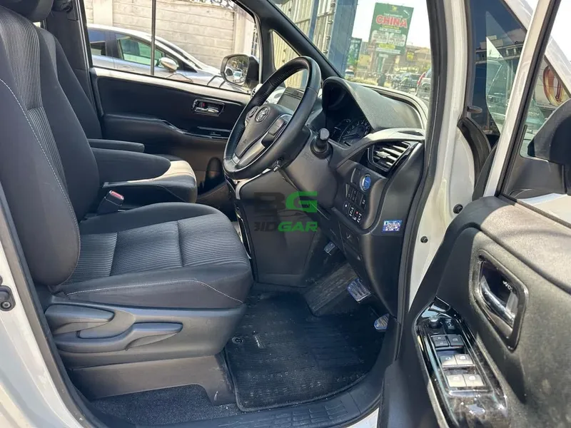 2019 Toyota Voxy Hybrid 1.8L Hybrid MPV, photo 7