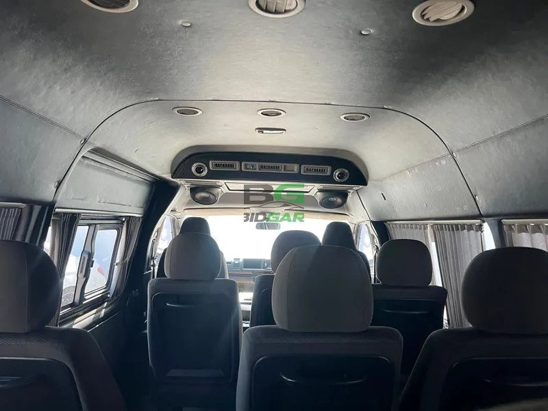 2018 Toyota 9L Commuter High Roof 3L Diesel Van, photo 6
