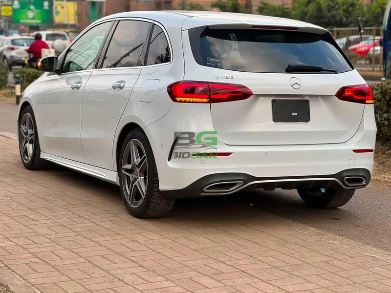 2019 Mercedes-Benz B180 AMG-LINE 1.4L Petrol Hatchback, photo 2