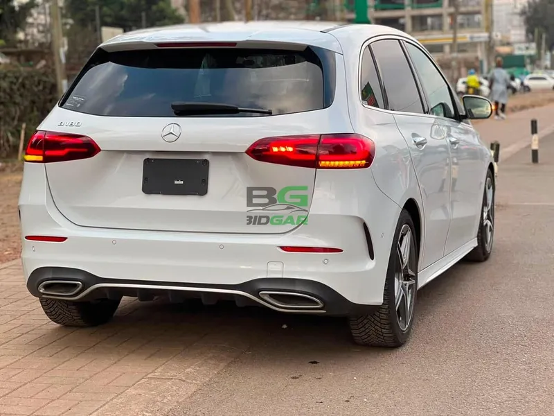 2019 Mercedes-Benz B180 AMG-LINE 1.4L Petrol Hatchback, photo 3