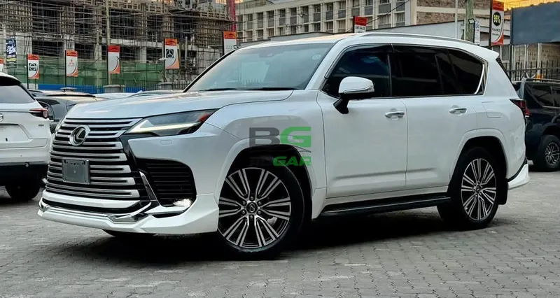 2023 Lexus LX600 3.5L Petrol SUV, photo 2