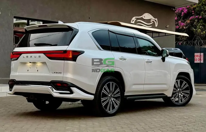 2023 Lexus LX600 3.5L Petrol SUV, photo 4