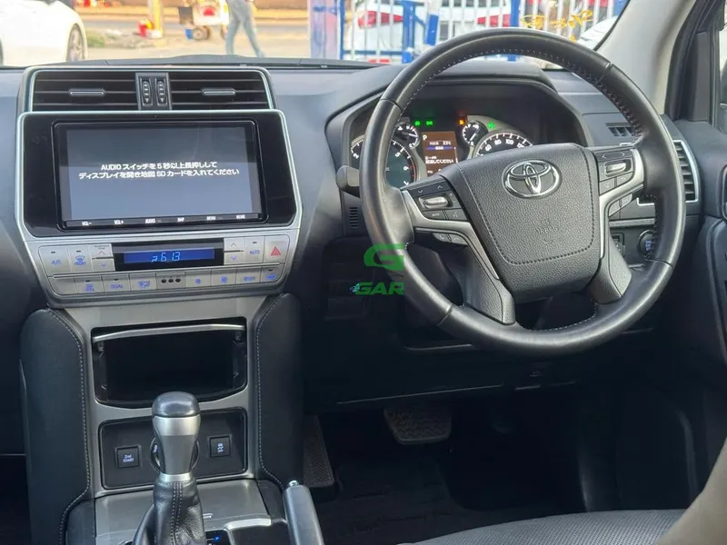 2022 Toyota Land Cruiser Prado Petrol SUV, photo 12