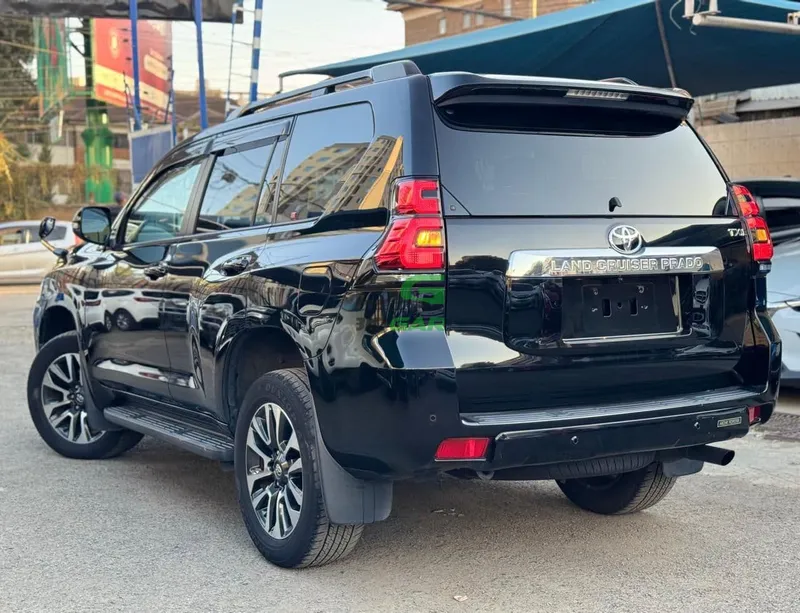 2022 Toyota Land Cruiser Prado Petrol SUV, photo 5
