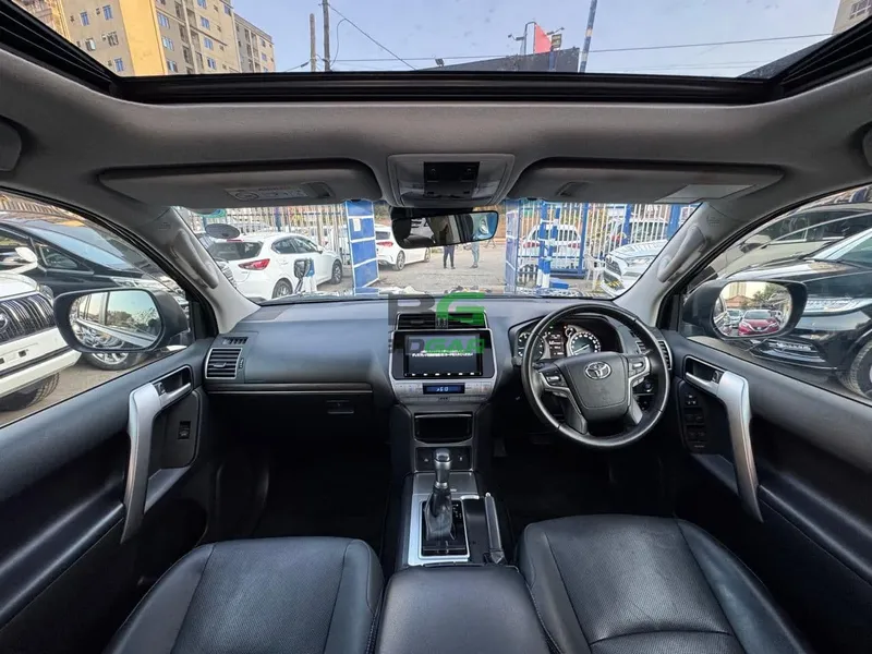 2022 Toyota Land Cruiser Prado Petrol SUV, photo 11