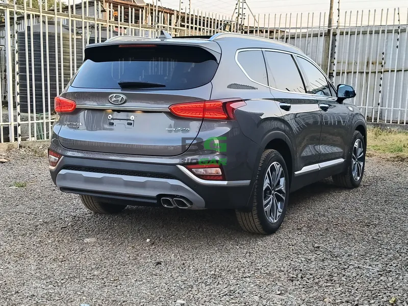 2020 Hyundai Santa Fe Highlander 2.2L Diesel SUV, photo 4