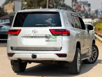 2022 Toyota Land Cruiser LC300 3.3L Diesel SUV, photo 3