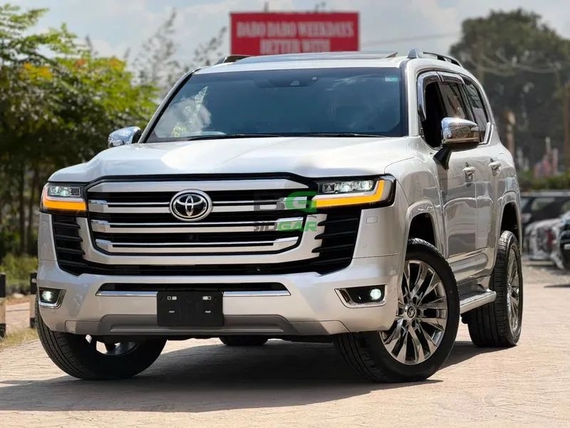 2022 Toyota Land Cruiser LC300 3.3L Diesel SUV, photo 2