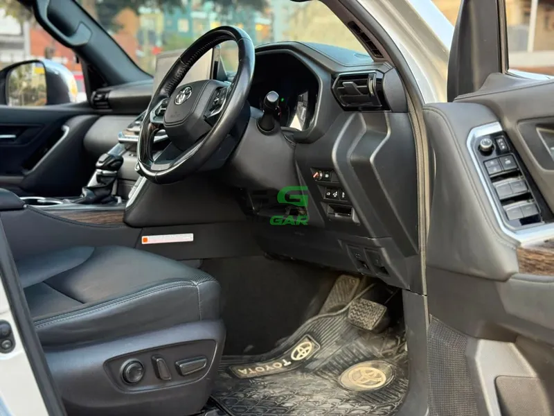 2022 Toyota Land Cruiser LC300 3.3L Diesel SUV, photo 5
