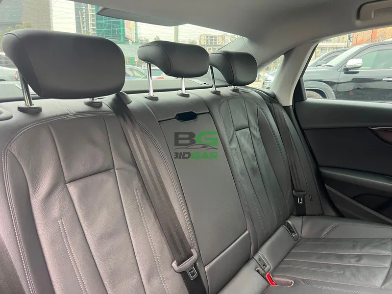 2017 Audi A4 TFSI 2L Petrol Sedan, photo 8