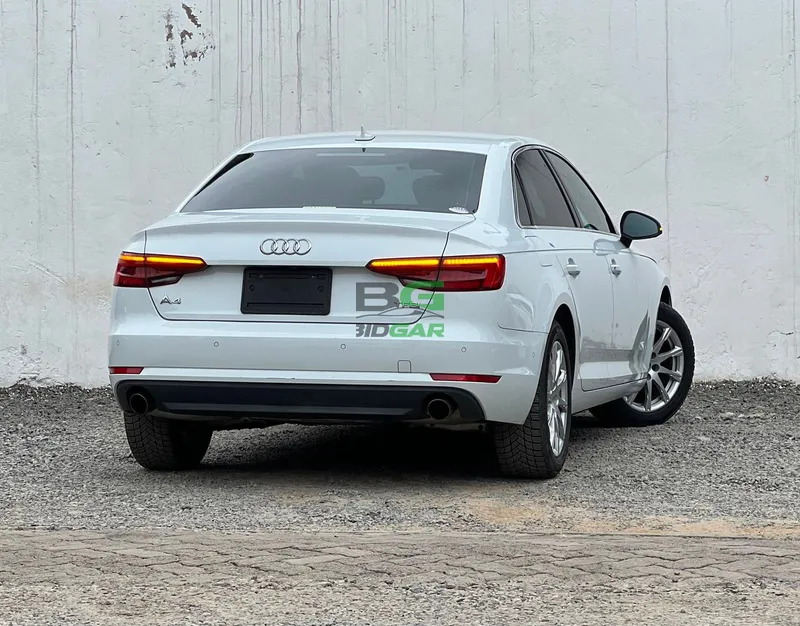2017 Audi A4 TFSI 2L Petrol Sedan, photo 3